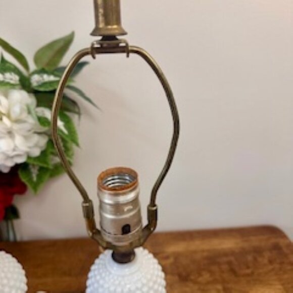 Vintage Milk Glass Hobnail Lamps Pair Working Tested Lighting Table‎ Decor - Picture 4 of 5